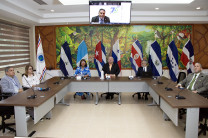 Mesa principal de esta asamblea.