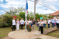 Izada de la bandera.