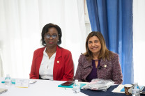 Mgtr. Jessica Drakes Directora del Sistema de Bibliotecas, junto a la Dra. Mirtha Moore, Vicerrectora Académica de la UTP