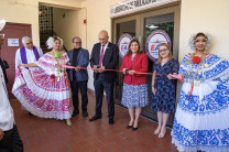 Corte de cinta inaugural. Corte de cinta inaugural.