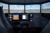 El simulador Redbird FMX, viene a fortalecer significativamente uno de los laboratorios de la EAL. El simulador Redbird FMX, viene a fortalecer significativamente uno de los laboratorios de la EAL.