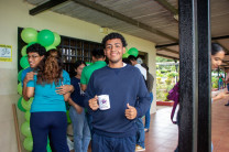 Los estudiantes participantes recibieron obsequios. Los estudiantes participantes recibieron obsequios.