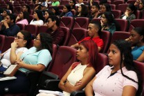 Estudiantes de la FIC participan del seminario de Inducción.
