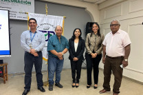  Tesistas junto a Comité evaluador conformado por Dr. Euclides Deago (asesor),  Ing. José de la Cruz Sánchez (co-asesor) y al Lic. Jesús Villar.