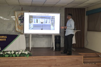 Estudiante Luis Carlos Saravia de la Licenciatura en Sistemas Eléctricos y Automatización de la Facultad de Ingeniería Eléctrica sustentando su practica profesional 