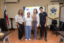 Acompañaron familiares de la estudiante. Acompañaron familiares de la estudiante.
