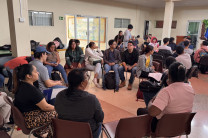 Estudiantes participan del Taller de Economía Plateada. 
