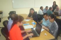 Parte del equipo académico de la Facultad de Ingeniería Civil, analizan el Proyecto. de Reglamento de Servicio Social Universitario.