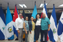 Ing. Víctor Fuentes (DIGITED-UTP), Profesora Diane Samudio (UNACHI), Dra. Yenis Samudio (UNACHI), Dra. Nacarí Marín (UTP-Azuero) y profesor Abraham Meneses (UP). de izquierda a derecha, Ing. Víctor Fuentes (DIGITED-UTP), Profesora Diane Samudio (UNACHI), Dra. Yenis Samudio (UNACHI), Dra. Nacarí Marín (UTP-Azuero) y profesor Abraham Meneses (UP)