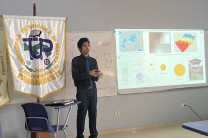 Manuel Isaac Pérez, estudiante de la Licenciatura en Edificaciones, sustenta su tesis de investigación.