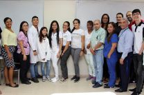 Técnicos, licenciados y estudiantes de medicina en jornada de salud.