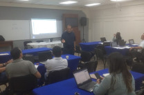 El expositor, Dr. José Atencio Guerra, desarrolla uno de sus talleres del seminario: Planificación de Unidades de Generación de Energía.