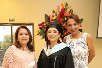 Dra. Iveth del Rosario Moreno González, junto a la Dra. Lilia Muñoz, Subdirectora de Investigación, Postgrado y Extensión y la Dra. Yarisol Castillo, Subdirectora Académica.