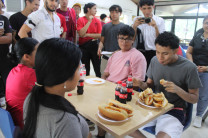 Tradicional competencia de comelona  Tradicional competencia de comelona