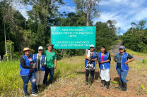 Estudiantes en las labores de reforestación-