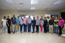 Durante la reunión, las tenientes de la Policía Nacional expusieron los principios, requisitos, objetivos y beneficios del programa.