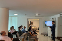 Presentación de Holland House.