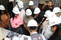 Estudiantes junto a mentores de la USG.