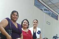 Docentes y administrativos en la capacitación.