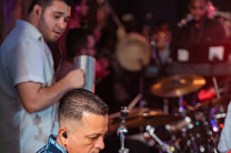 Melodías con tambor Al ritmo de tambores se dieron las presentaciones de las melodías alegres.