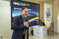 El profesor César Flores, Vicepresidente de Asuntos Globales de la NAU. El profesor César Flores, Vicepresidente de Asuntos Globales de la NAU.