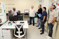 Los representantes de la UE visitaron el laboratorio Pierre y Marie Curie, dedicado al estudio de dispositivos de almacenamiento energético.