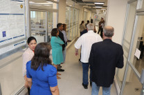 Los representantes de la UE tuvieron la oportunidad de visitar varios laboratorios ubicados en el Edificio de Laboratorio de Investigación