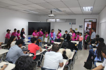 Visita de los niños a los salones de clases 