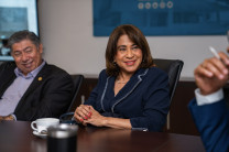 La Rectora Laguna también intervino en las presentaciones brindando otros detalles de este.