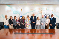 Entre los temas abordados en la reunión se realizarán seminarios y talleres para todo el personal y que se pueda transmitir a los estudiantes. 