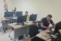 Colaboradores administrativos de la UTP-Sede Azuero participan en el programa de estudios secundarios del Centro de Tele-Educación Doctor Víctor Levi Sasso.