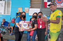 Entrega de vivieres.