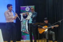 Participación musical.