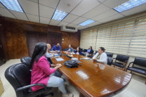 Personal de la FIC y visitantes de la empresa Weather Partner America.