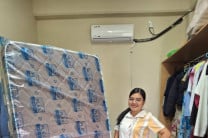 Entrega de colchones destinados a los residentes de los dormitorios del Centro Regional de Colón.