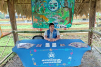 X Feria Cultural, Agroturística y Artesanal de la Comarca Naso Tjër Di. Estudiantes en el Stand
