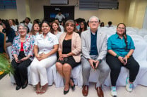 Administrativos y docentes de la FIE. Administrativos y docentes de la FIE.
