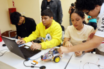 Este taller fue diseñado para niños y jóvenes con edades entre los 10 y 17 años.