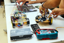 Armado de robots, su programación y componentes básicos.