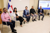 Foto grupal de los expositores de la actividad.