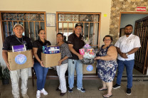 Entrega de donaciones a Hogar de ancianos Pasos Felices en conmemoración de la UTP 