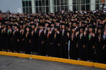 En esta segunda ceremonia de graduación participaron 488 graduandos de la Facultad de Ingeniería Industrial, Facultad de Ingeniería de Sistemas Computacionales, y la Facultad de Ciencias y Tecnología.