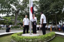 Izada de la bandera.