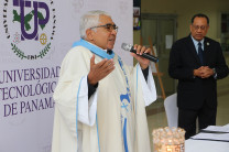 Padre Román Altamiranda, capellán de la UTP.