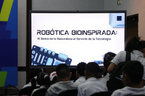 Taller de Robótica se acerca a los estudiantes en la Feria del Libro mostrando su tecnología 
