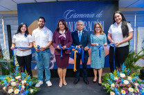 Corte de cinta inaugural del congreso.