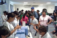 Estudiantes atentidos para vacunación contra la influenza y el zika