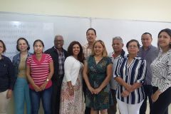 Mgtr. Ricardo López G. (Decano), Dra. Indira Franco (Experta) y docentes de área de química
