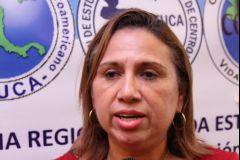 La Licda. Juana Aparicio, de la Dirección de Relaciones Internacionales UTP.