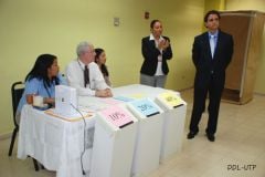 Mesa de votación visitada por el Magistrado Gerardo Solís.